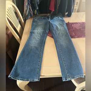 So low rise boot, cut jeans